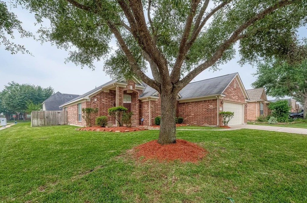 13627 Treebank Ln, Houston, TX 77070-2870