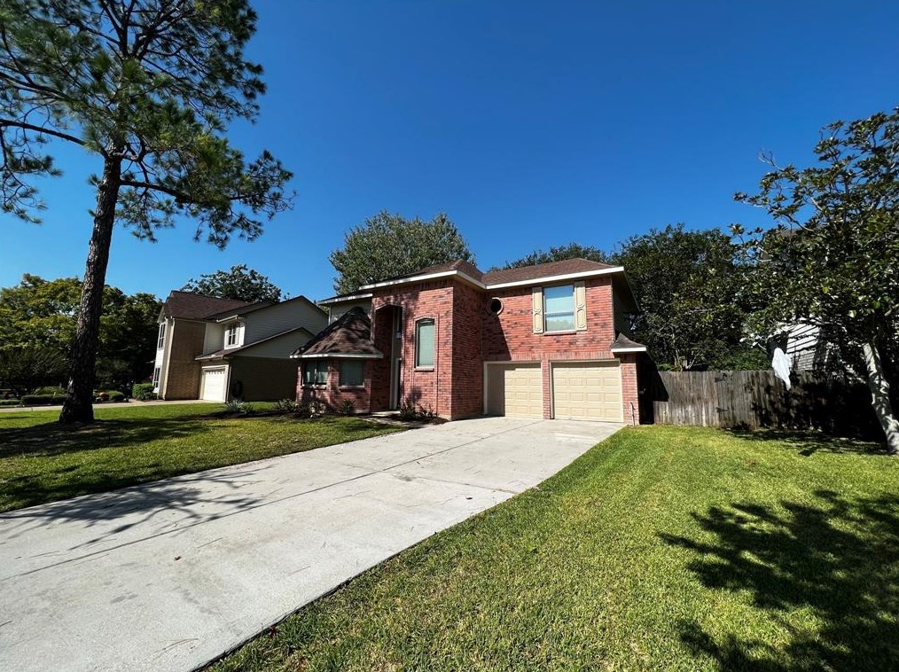4623 Sunshine Dr, Sugar Land, TX 77479-2059