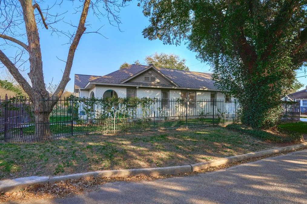 1038 14th St, Houston, TX 77008-3804