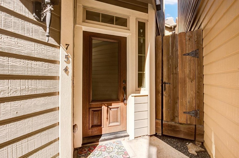754 Nicholson St, Houston TX  77007-1439 exterior