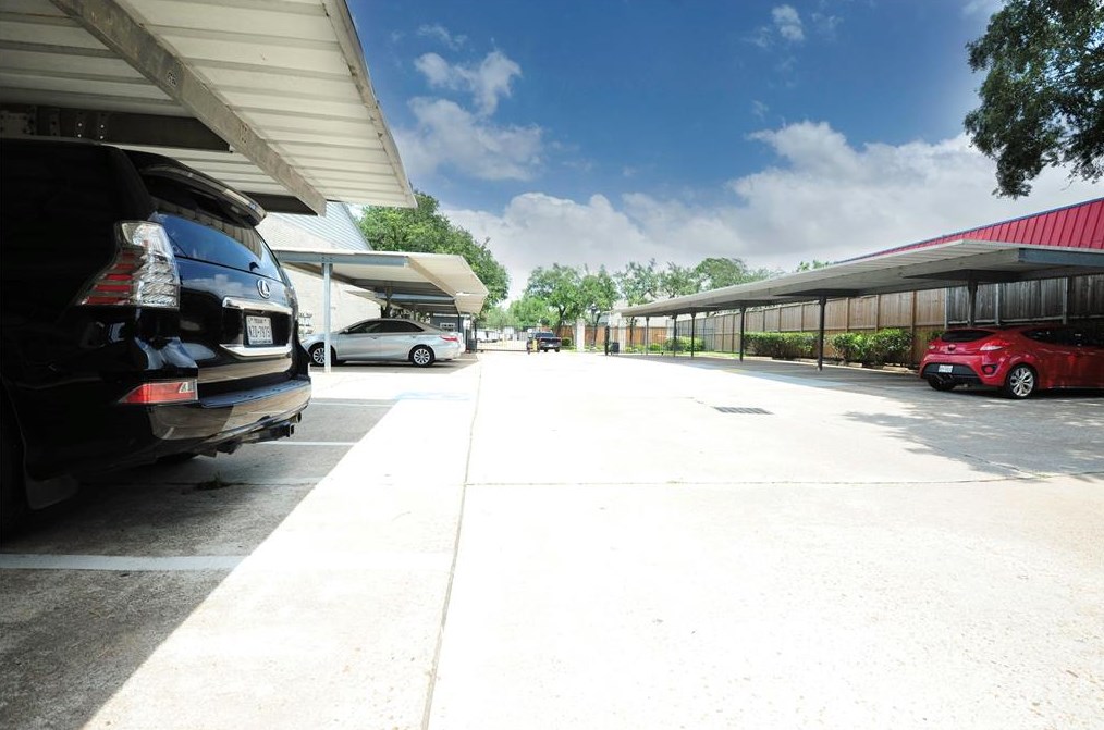 9700 Leawood Blvd, Houston TX  77099-2531 exterior