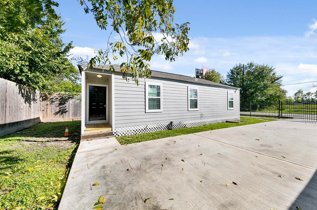 5604 Los Angeles St, Houston, TX 77026