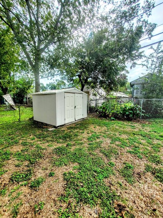 7318 Dixie Dr, Houston TX  77087-5421 exterior