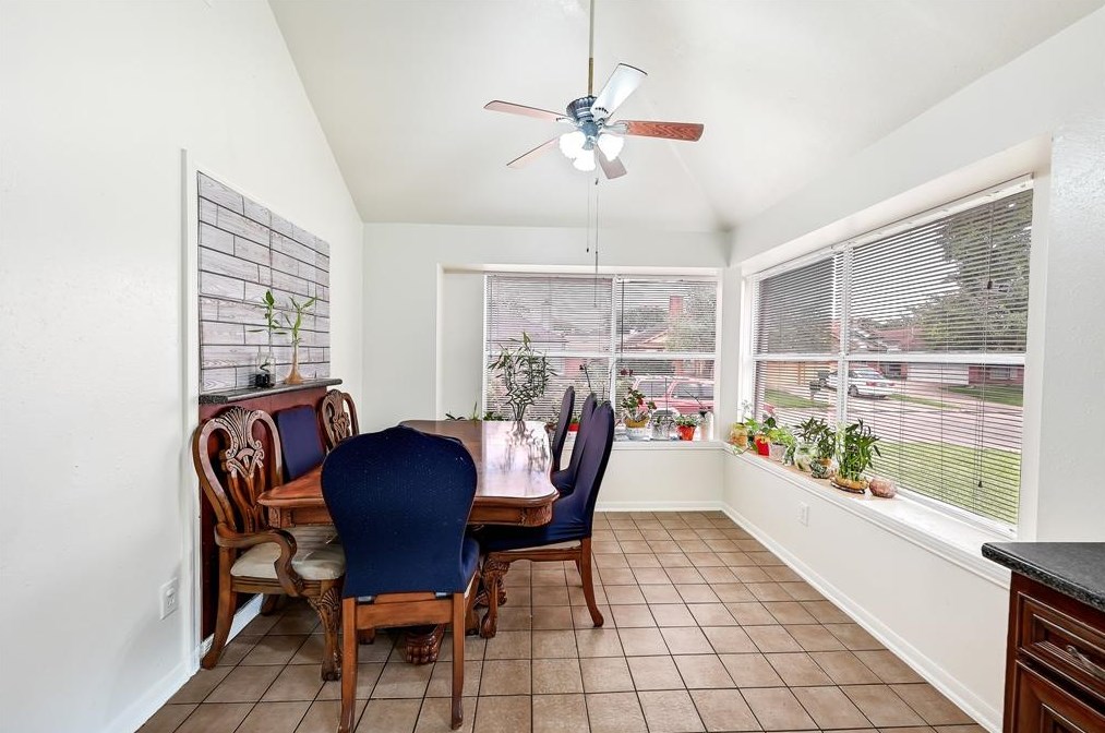 9302 Stonecreek Ln, Houston TX  77036-8613 exterior