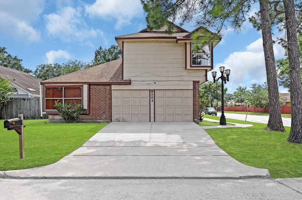 9302 Stonecreek Ln, Houston TX  77036-7140 exterior