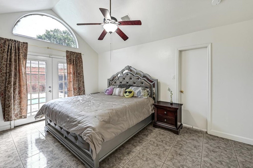 9302 Stonecreek Ln, Houston TX  77036-8613 exterior