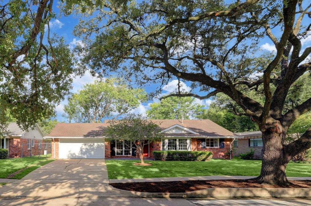 9215 Timberside Dr, Houston, TX 77025