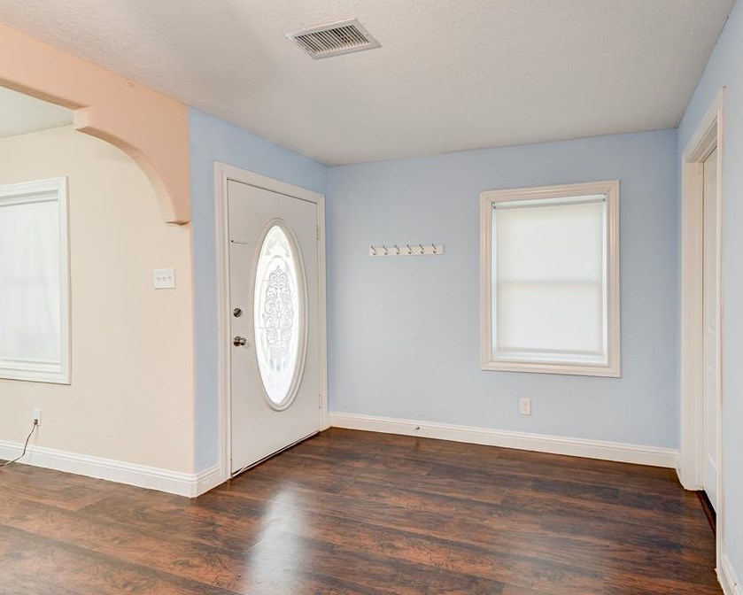 7334 Oak Hill Dr, Houston TX  77087-5336 exterior