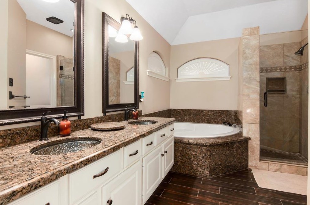 1603 Almond Brk Ln, Houston TX  77062-8015 exterior