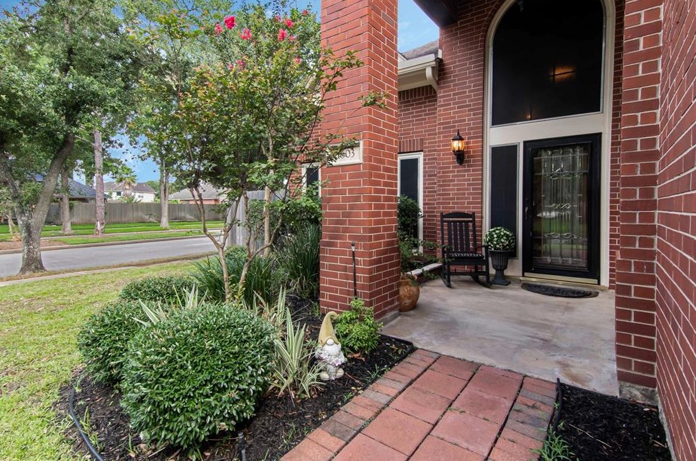 1603 Almond Brook Ln, Houston, TX 77062-8019