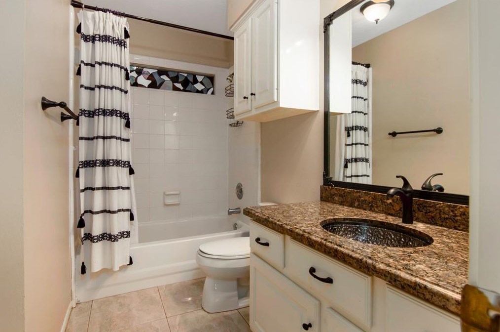 1603 Almond Brk Ln, Houston TX  77062-8015 exterior