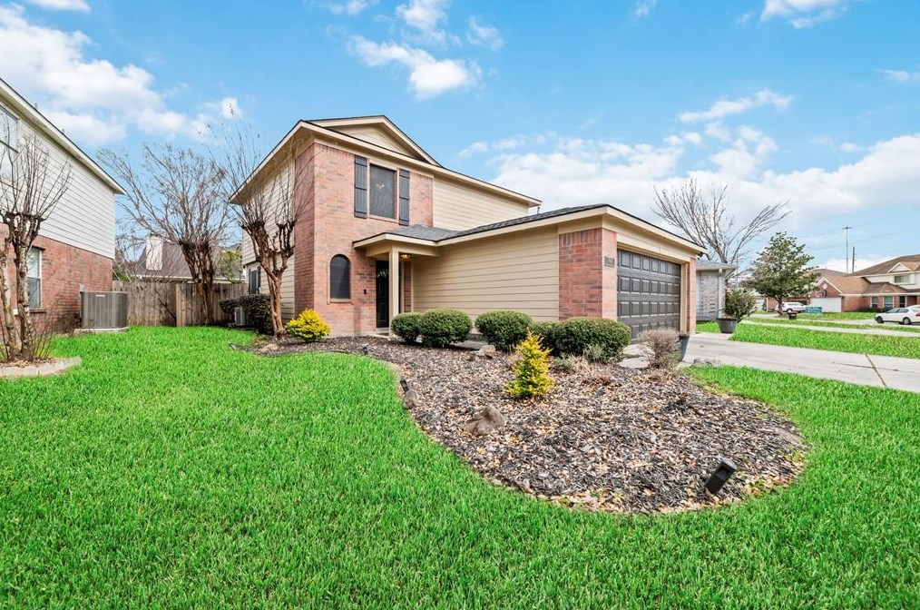 10810 Meadow Walk Ln, Houston, TX 77067