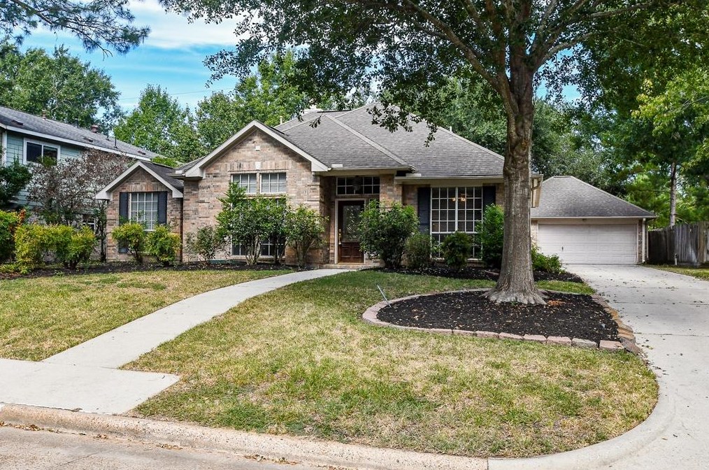 5906 Templegate Dr, Houston, TX 77066-1524