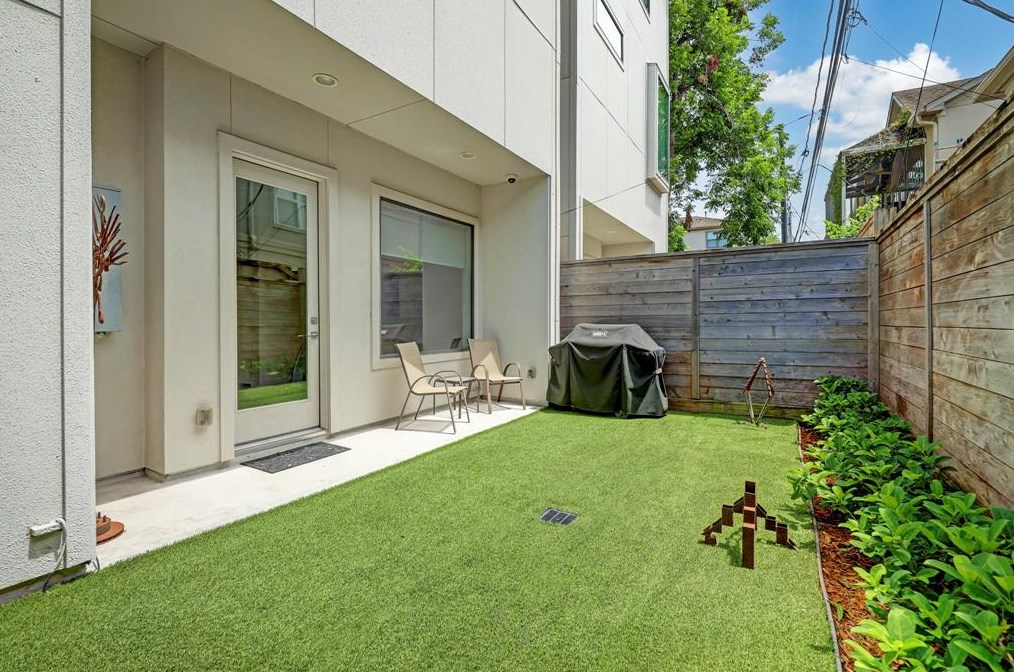 2624 Newman St, Houston TX  77098-1408 exterior