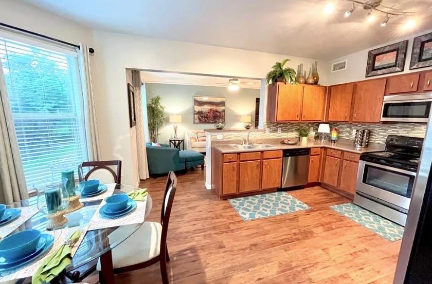 9611 Grant Rd, Houston, TX 77070