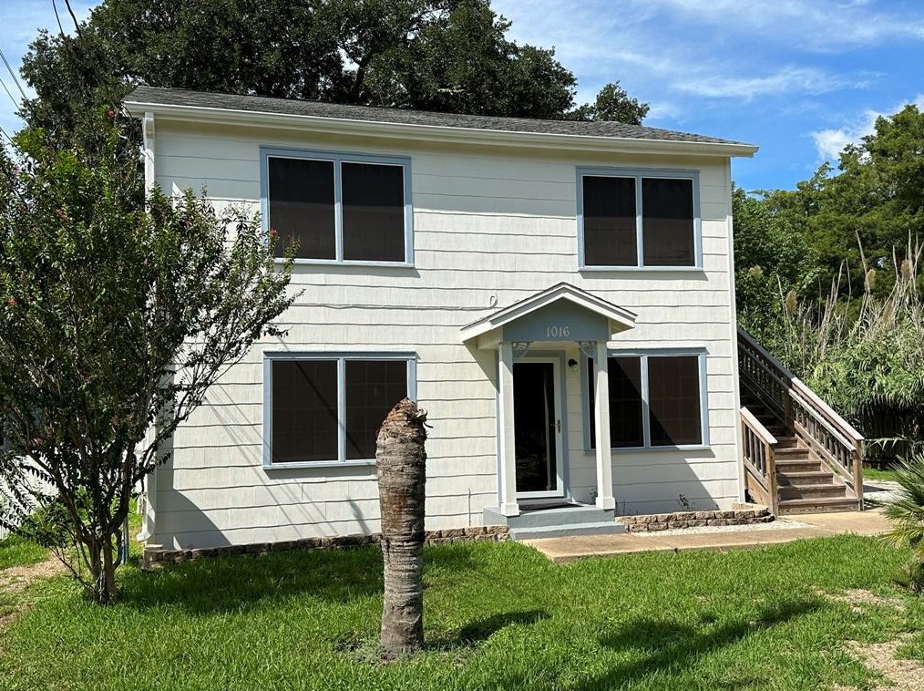 1016 S Booth Ln, Alvin, TX 77511