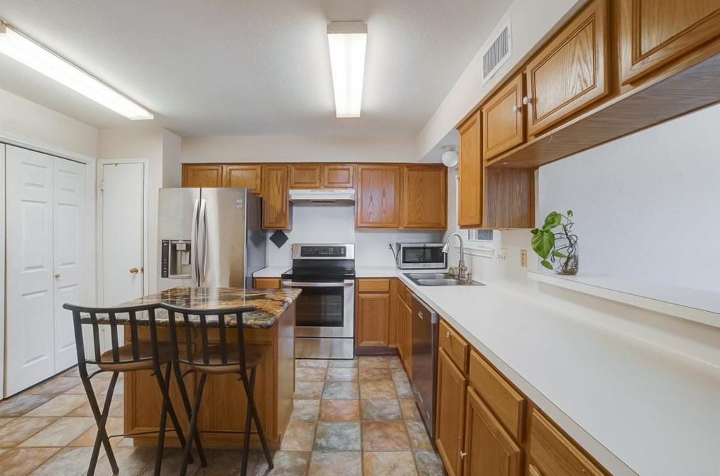 13518 Lynnville Dr, Houston TX  77065-3158 exterior