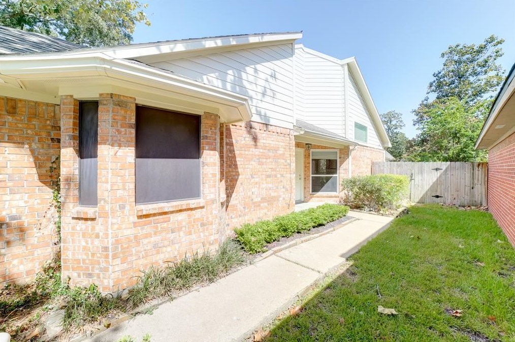 13518 Lynnville Dr, Houston TX  77065-3158 exterior