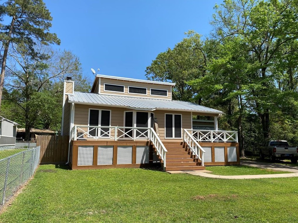 215 Commanche Dr, Onalaska, TX 77360-6479