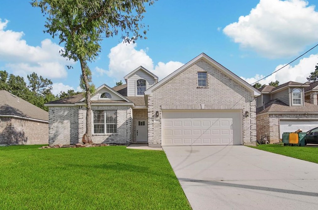 206 Maple Ln, Conroe, TX 77304-2514