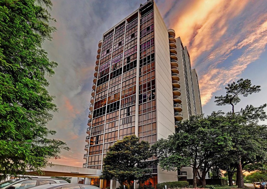 5001 Woodway Dr Unit 705, Houston, TX 77056