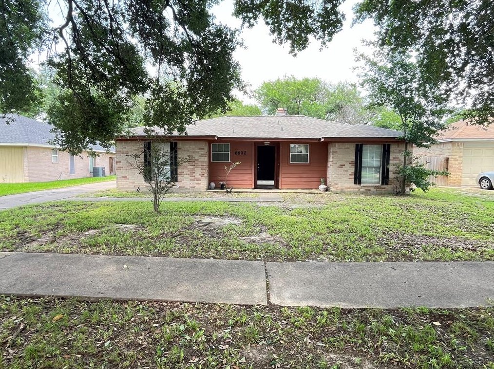 6902 Feather Creek Dr, Houston, TX 77086