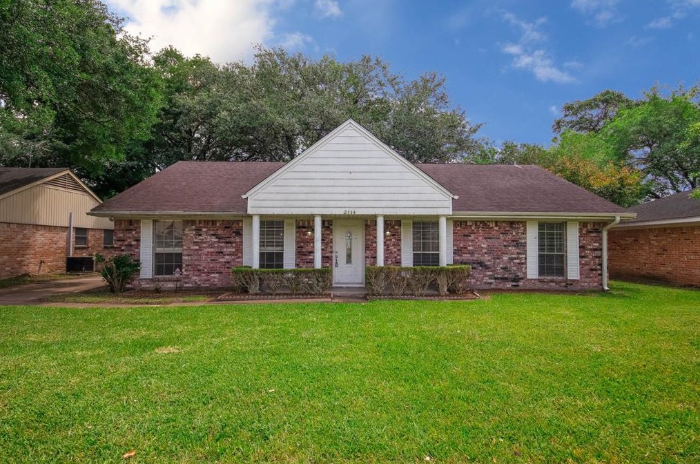 2114 Wycliffe Dr, Houston, TX 77043