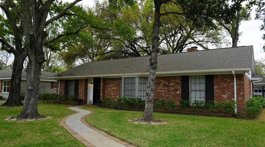 1826 Chimney Rock Rd, Houston TX  77056-2603 exterior