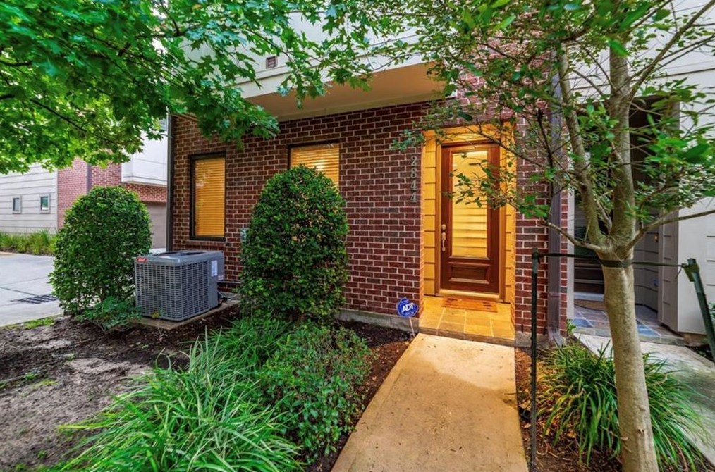2844 Leeland St, Houston TX  77003-5315 exterior