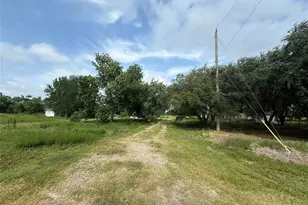 4422 County Rd 888, Rosharon, TX 77583 - Photo 1