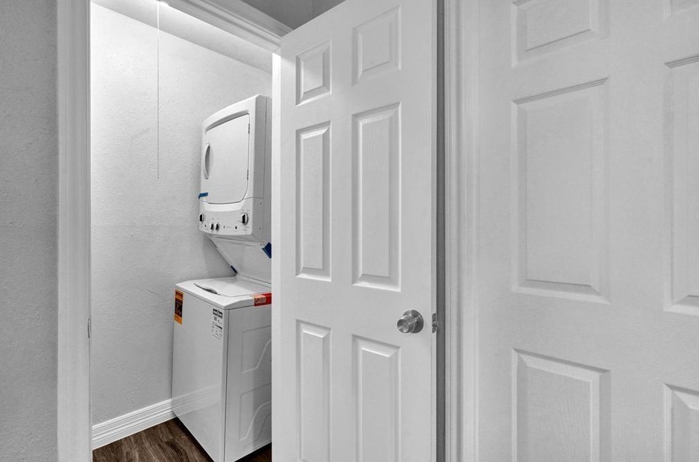 5102 Academy St #11, Houston, TX 77005