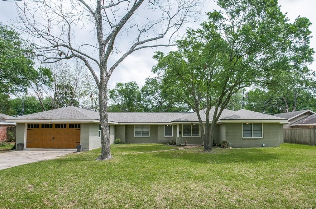 1714 Springwood Dr, Houston, TX 77055