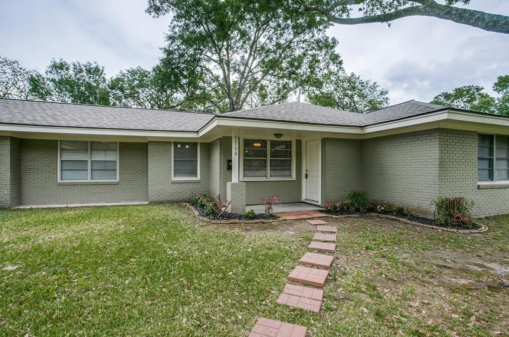 1714 Springwood Dr, Houston TX  77055-3140 exterior