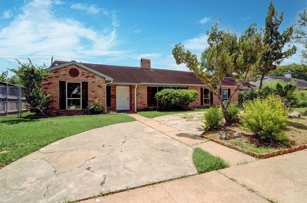 6007 Beaudry Dr, Houston TX  77035-2307 exterior