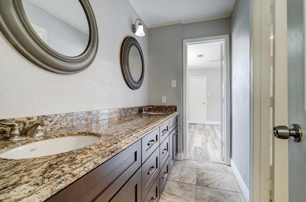 6007 Beaudry Dr, Houston TX  77035-2307 exterior