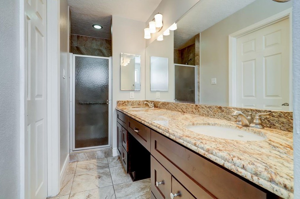 6007 Beaudry Dr, Houston TX  77035-2307 exterior