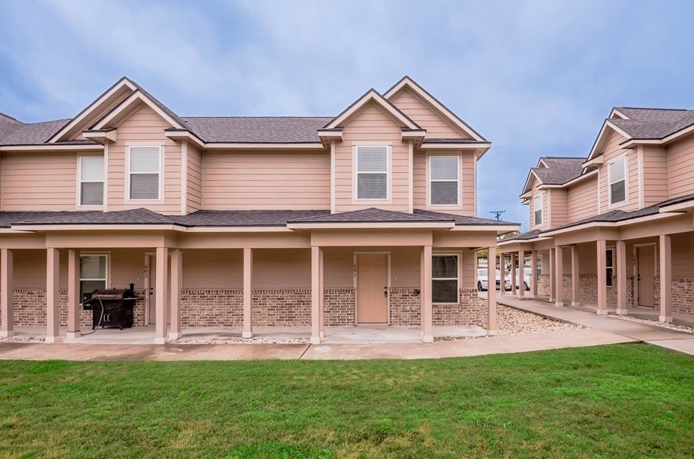 2002 20th St #601, Huntsville, TX 77340