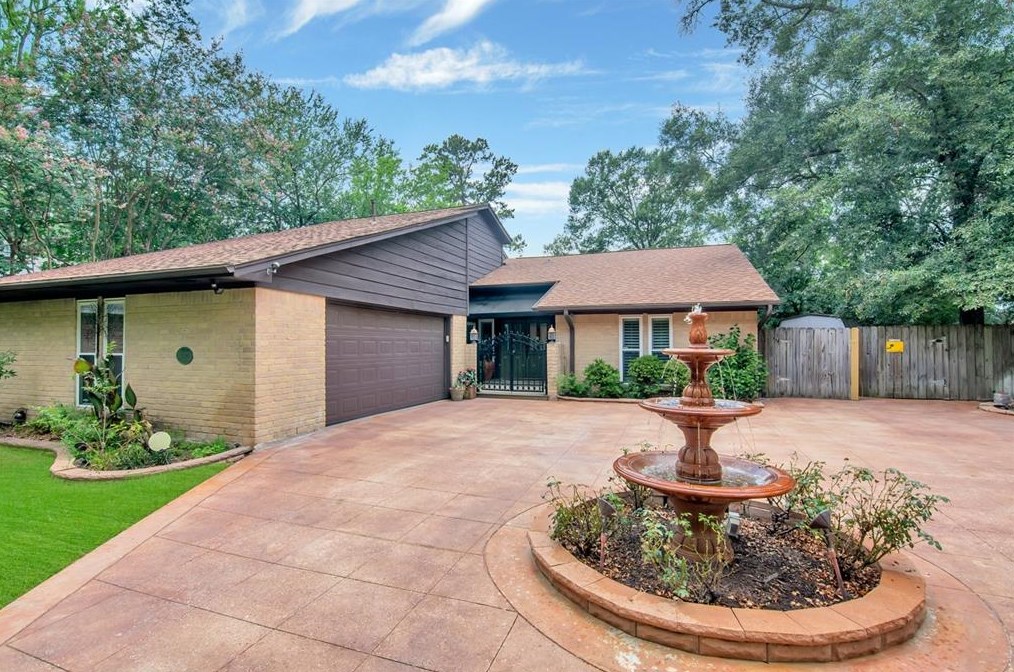 10022 Jan Glen Ln, Houston, TX 77070-1826