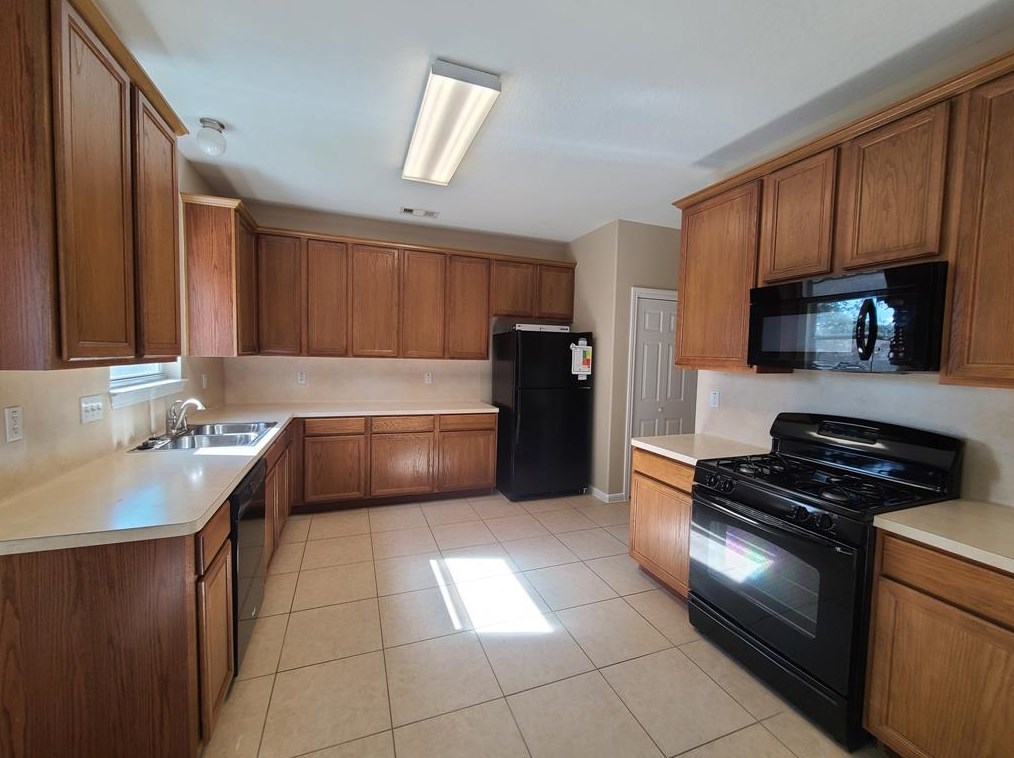 1802 Northampton Dr, Conroe, TX 77303