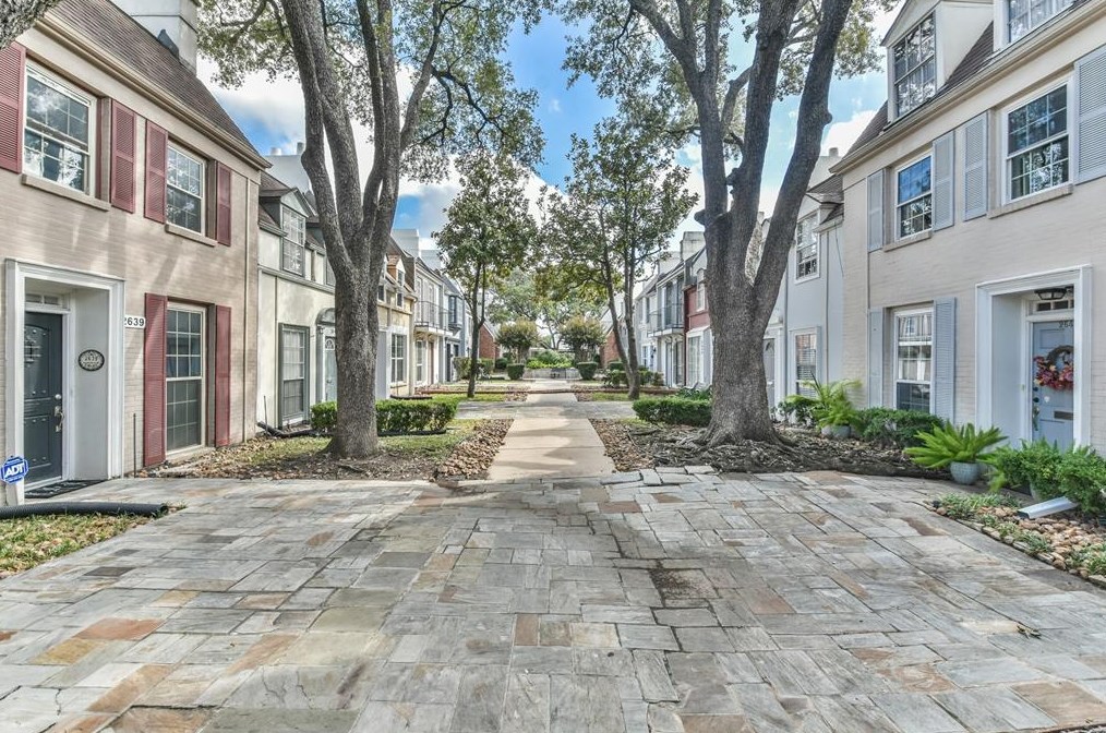 2647 Marilee Ln, Houston, TX 77057