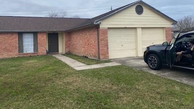 2614 Pilgrims Point Dr, Houston, TX 77598
