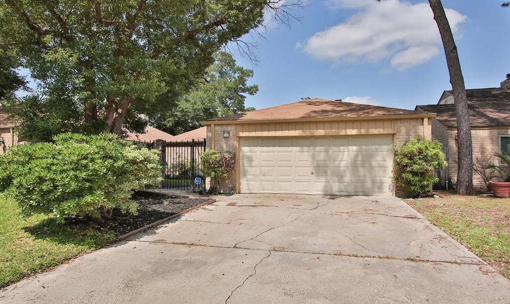 17218 Ash Butte Dr, Houston, TX 77090-2202