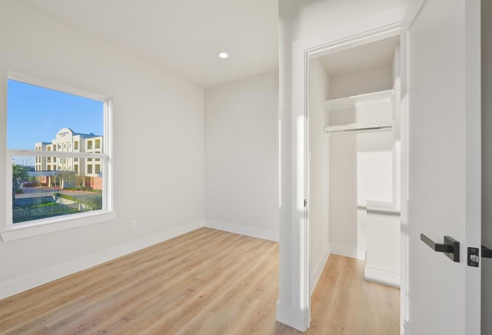 1102 64 St, Galveston TX 77551-1043 exterior