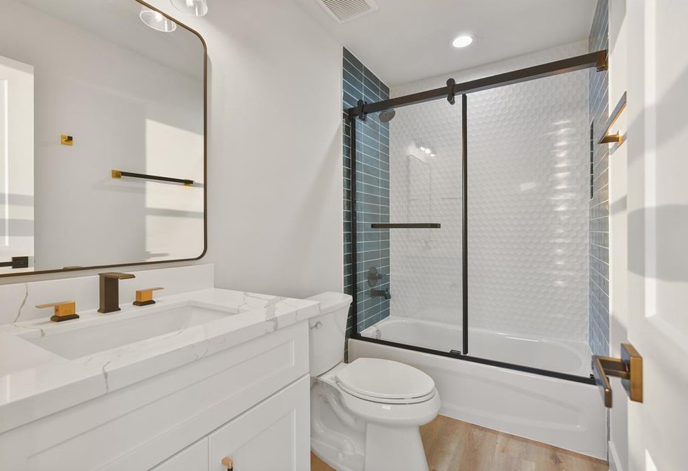 1102 64 St, Galveston TX 77551-1043 exterior