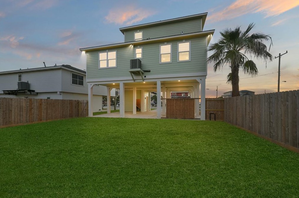 1102 64th St, Galveston, TX 77551-1043