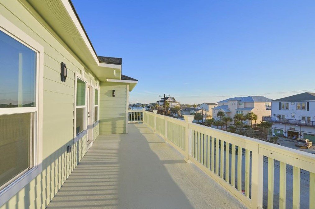 1102 64 St, Galveston TX 77551-1043 exterior