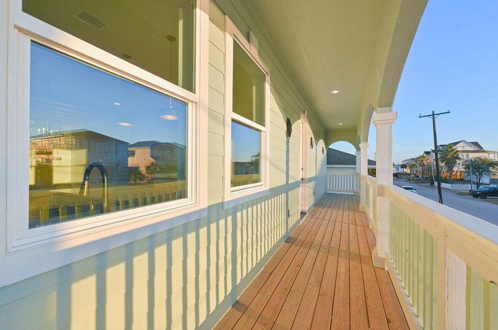 1102 64 St, Galveston TX 77551-1043 exterior