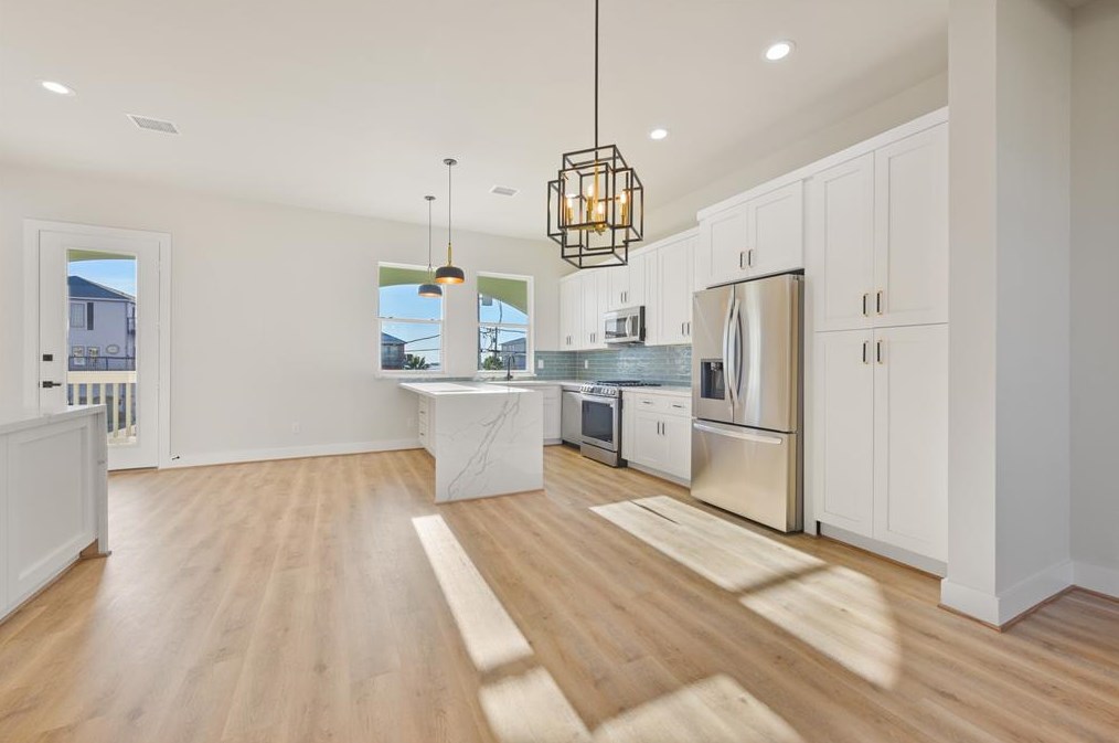 1102 64 St, Galveston TX 77551-1043 exterior