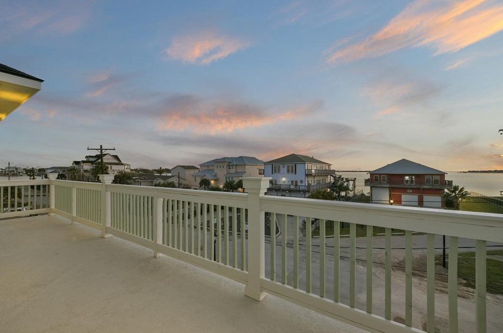 1102 64 St, Galveston TX 77551-1043 exterior