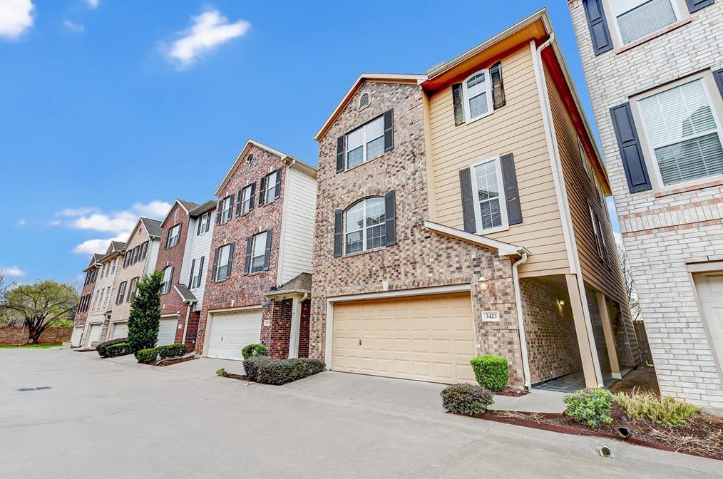 3423 Skyline Village Dr, Houston, TX 77057